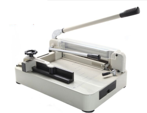Gilotyna do cięcia papieru ręczna A4 z dociskiem
