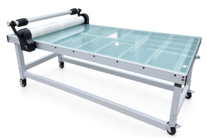 Aplikační a laminovací stůl FY-1325 Mini 1800 × 900 mm – LED, řezací podložka, kompresor