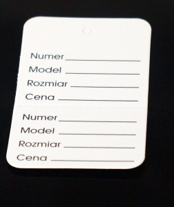 Metki do ubrań  cenowa biała o wymiarach 45 x 73 mm