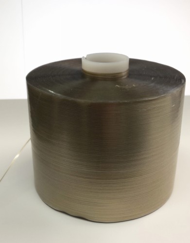 Taśma zrywająca z klejem, ułatwiająca otwieranie produktów zapakowanych w folię celofan.