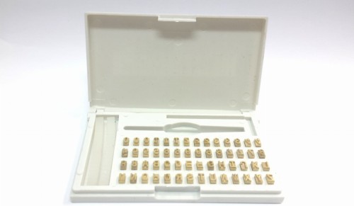 Zestaw dodatkowych liter i cyfr do zgrzewarki DBF 900A